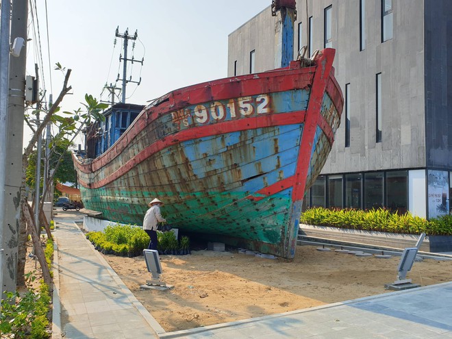 Trưng bày tàu cá bị tàu Trung Quốc đâm chìm ở Hoàng Sa - Ảnh 9.