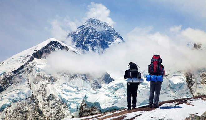Tắc đường đến chết ở Everest: Thỏa mãn niềm đam mê hay chỉ là check-in cho bằng thiên hạ cùng góc khuất đáng sợ mạnh ai nấy sống - Ảnh 3.