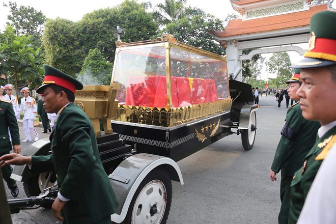 Lễ an táng cố Chủ tịch nước Lê Đức Anh ở TP Hồ Chí Minh - Ảnh 24.