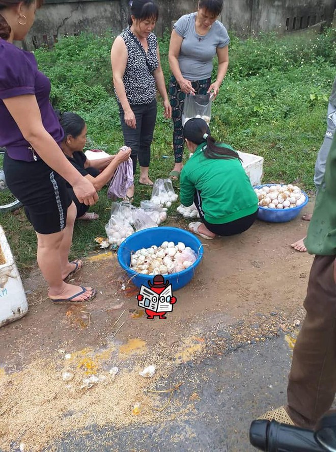 Cô bán trứng gặp nạn trên đường và cử chỉ đẹp của những người xung quanh  - Ảnh 1.