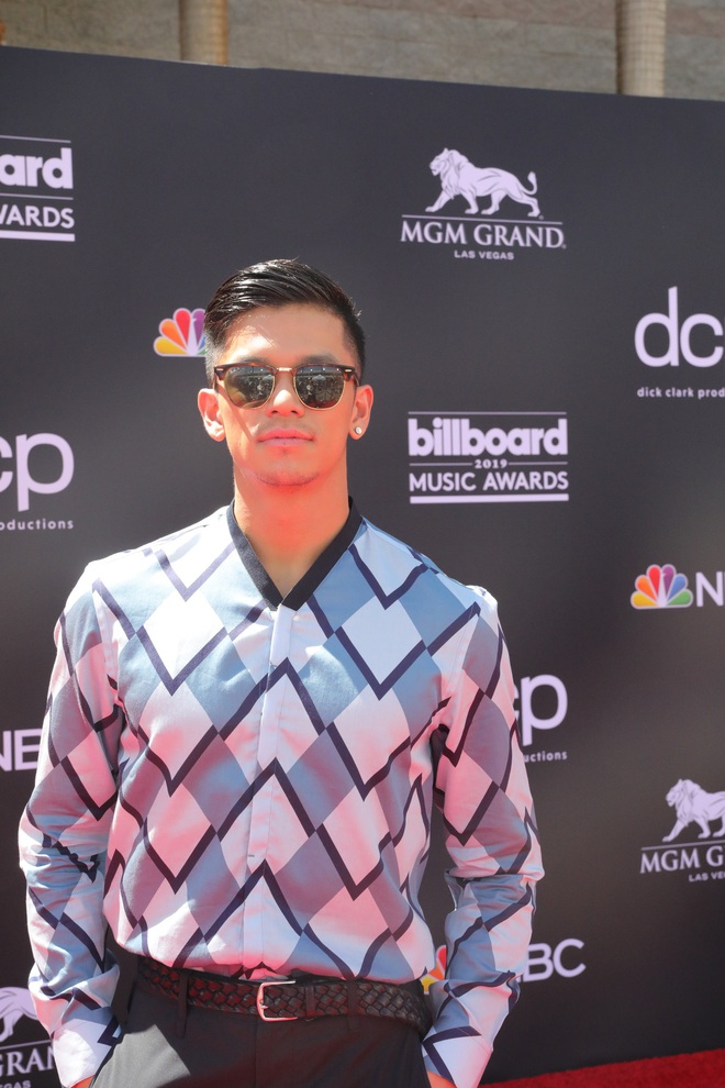 Trọng Hiếu mặc hàng hiệu, xuất hiện trên thảm đỏ Billboard Music Awards 2019 - Ảnh 1.