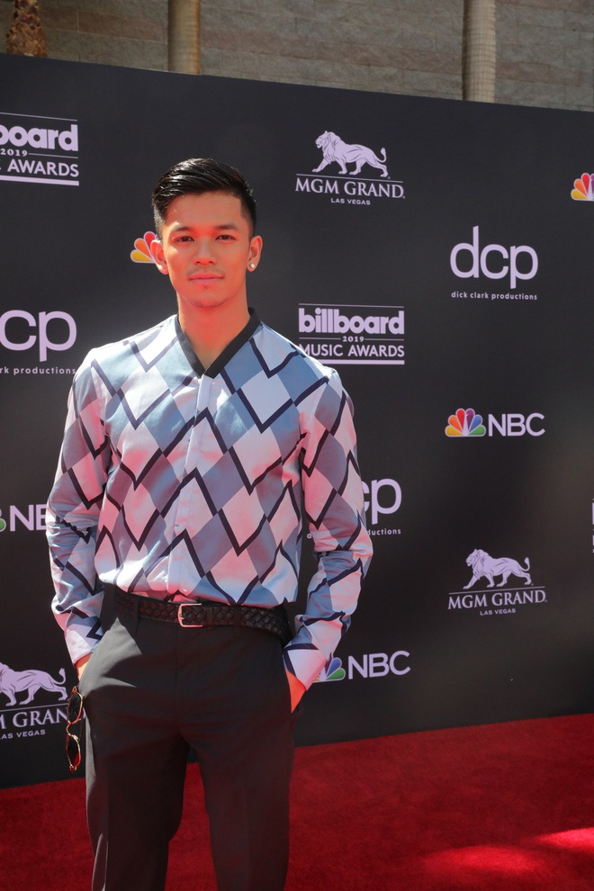 Trọng Hiếu mặc hàng hiệu, xuất hiện trên thảm đỏ Billboard Music Awards 2019 - Ảnh 3.