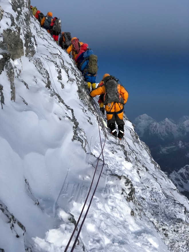 Địa ngục sống trên Everest: Nơi tàn phá cơ thể trong từng tế bào khiến con người bỏ mạng - Ảnh 7.