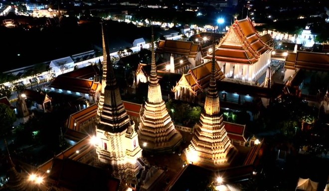 Vua Vajiralongkorn dừng bái Phật ở nơi ngự pho tượng Phật được tôn kính bậc nhất Thái Lan - Ảnh 4.