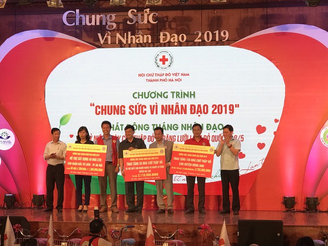 Hà Nội: Nhận ủng hộ 15,3 tỉ đồng ngay tại Lễ phát động tháng nhân đạo năm 2019 - Ảnh 1.