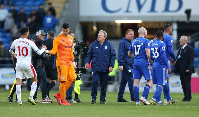 Thủ môn Philippines từng từ chối dự Asian Cup vì giải Ngoại hạng Anh buồn bã khi đội nhà bị xuống hạng - Ảnh 1.