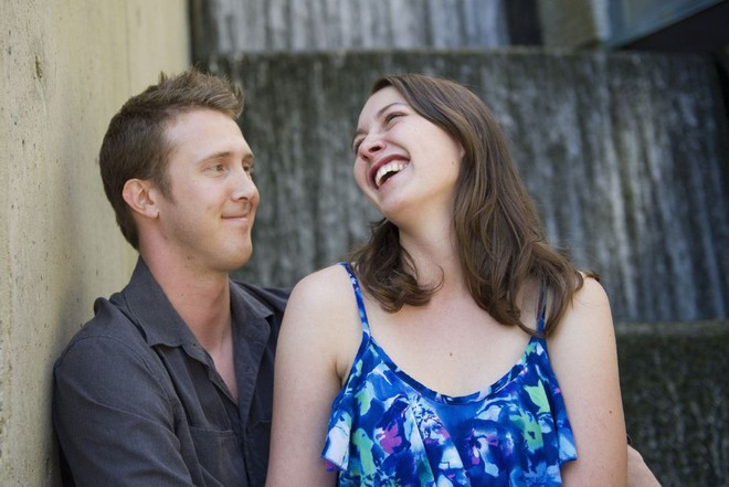 Nổi tiếng với khoảnh khắc lãng mạn giữa bom đạn trong bức ảnh Nụ hôn Vancouver, cặp đôi vẫn viết câu chuyện tình đẹp sau gần 8 năm - Ảnh 3.