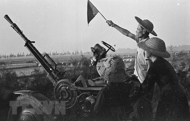 Quân và dân Hà Nội phối hợp chiến đấu với Mặt trận Điện Biên Phủ - Ảnh 1.