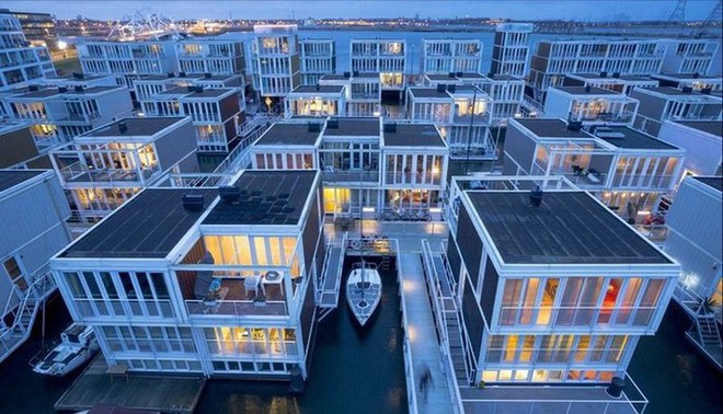 Chiêm ngưỡng cả trăm ngôi nhà được xây nổi trên mặt nước: Một quần thể kiến trúc đáng tự hào của thủ đô Amsterdam - Ảnh 2.