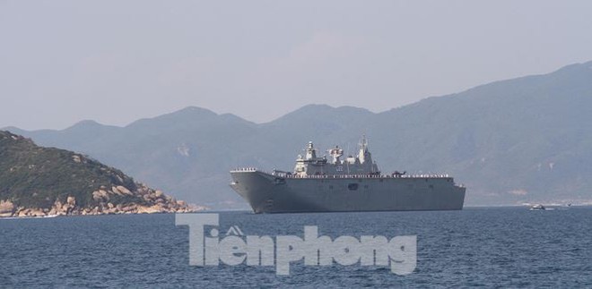 Cận cảnh sức mạnh tàu đổ bộ, tàu hộ vệ tên lửa Australia thăm Việt Nam - Ảnh 2.