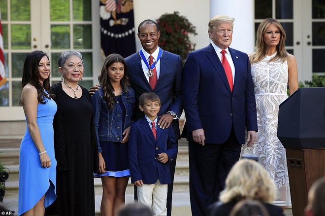 Tiger Woods rưng rưng nước mắt nhận Huân chương từ Tổng thống Trump - Ảnh 4.