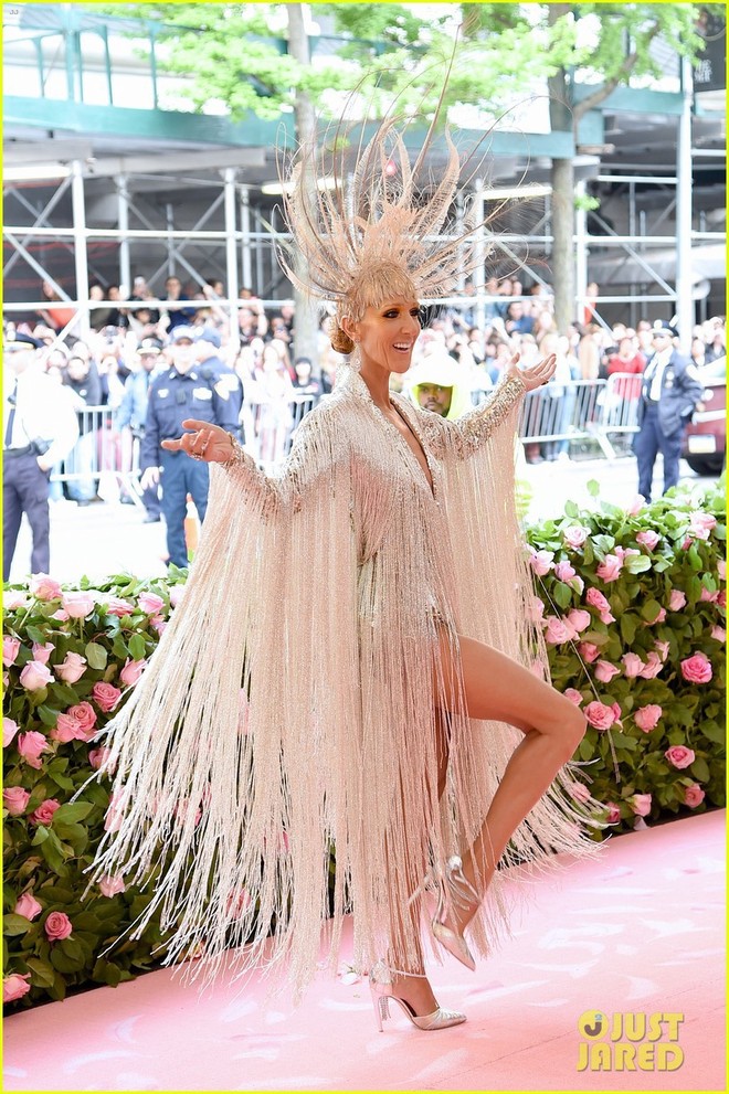 8 thánh làm lố đỉnh cao và khó đỡ nhất thảm đỏ Met Gala 2019: Chỉ có lồng lộn hơn, không có lồng lộn nhất! - Ảnh 10.