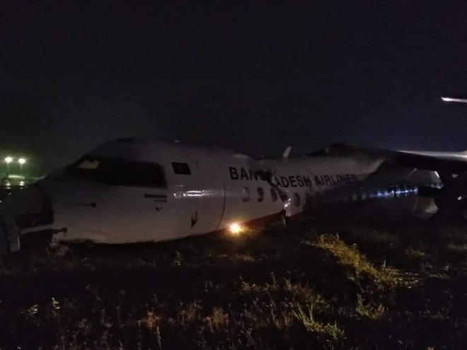 Máy bay trượt khỏi đường băng, gãy làm 3, sân bay Myanmar tạm thời đóng cửa - Ảnh 1.