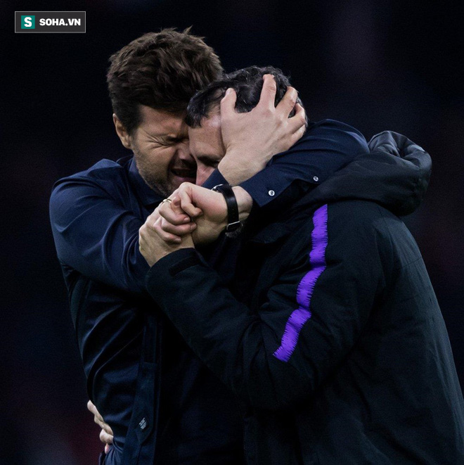 HLV Tottenham quỳ xuống sân rồi òa khóc sau màn ngược dòng “kinh điển” - Ảnh 1.
