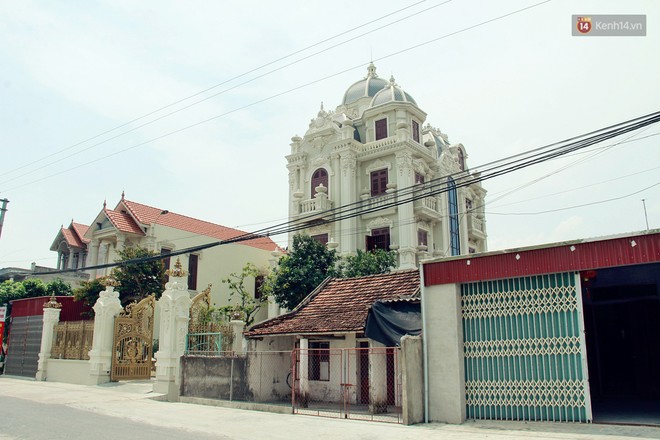 Về làng tỷ phú Nam Định chiêm ngưỡng những tòa lâu đài nguy nga tráng lệ theo phong cách Châu Âu - Ảnh 2.