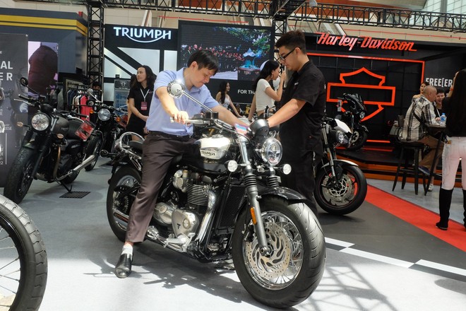 Ngắm dàn mô tô Harley-Davidson, Triumph và Royal Enfield tiền tỷ tại Hà Nội - Ảnh 11.