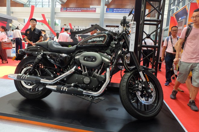 Ngắm dàn mô tô Harley-Davidson, Triumph và Royal Enfield tiền tỷ tại Hà Nội - Ảnh 1.