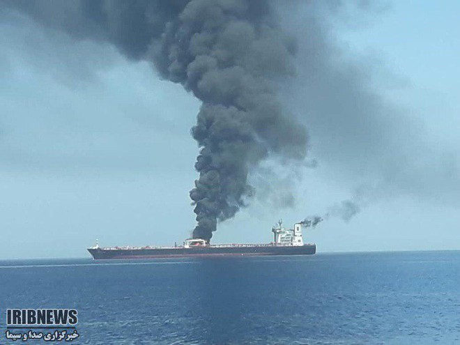 Hoa Kỳ vừa phát hiện thủ phạm tấn công 2 siêu tàu dầu - Hạm đội 5 Mỹ nhận tín hiệu khẩn nguy - Ảnh 11.