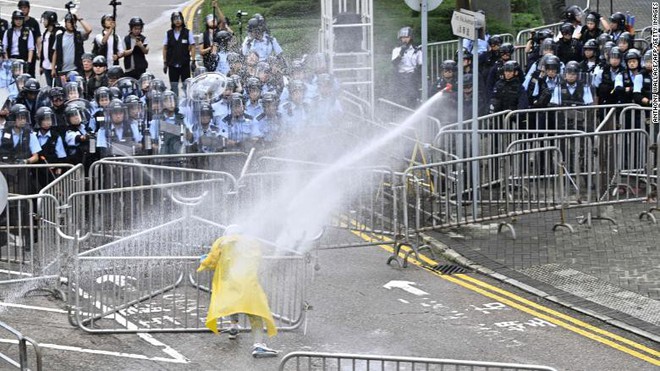 Luật dẫn độ đang rung lên những hồi chuông báo tử cho Hong Kong: Viễn cảnh đen tối tới gần? - Ảnh 3.