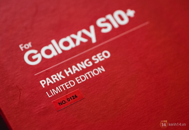 Ngắm nhìn màu bạc rất lạ trên Galaxy S10+ phiên bản Park Hang Seo - Ảnh 2.