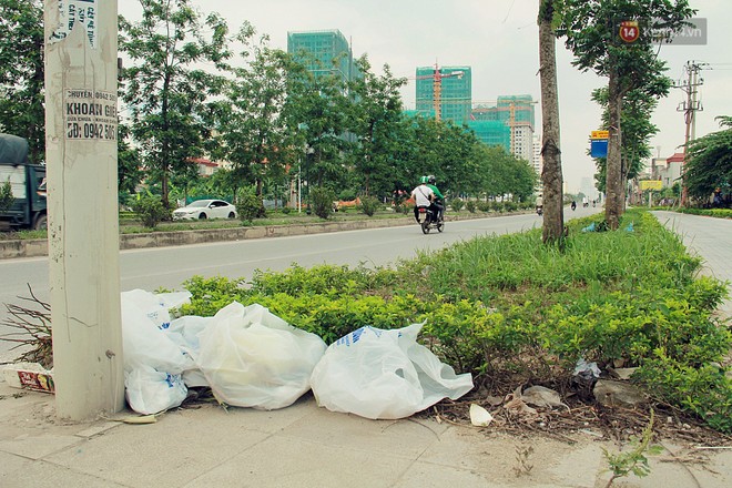 Chùm ảnh: Vừa hoạt động 3 tháng, con đường mang tên nhà tư sản Trịnh Văn Bô đã ngập ngụa rác thải - Ảnh 12.