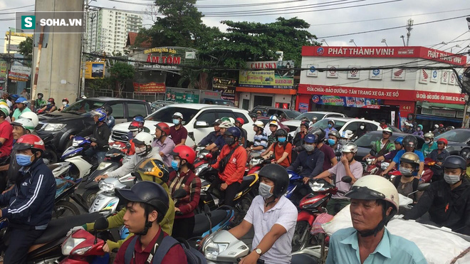 Chưa đầy 24 giờ, lại xảy ra tai nạn chết người trên xa lộ Hà Nội ở Sài Gòn - Ảnh 1.