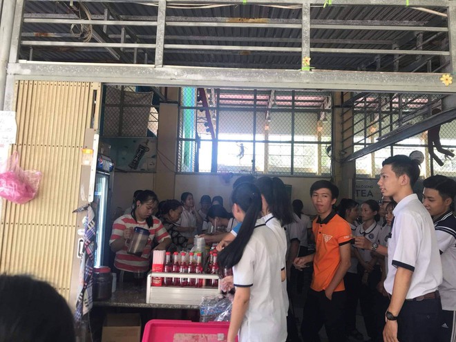 Tri ân học sinh khối 12, canteen trường cấp 3 Tiền Giang chiêu đãi trà chanh miễn phí 3 ngày khiến dân mạng ganh tỵ không hết - Ảnh 2.