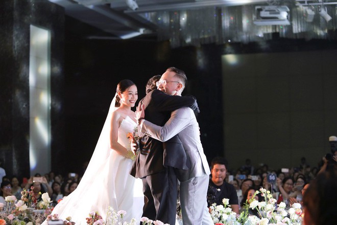 Biên tập viên VTV tiết lộ chuyện tình với MC Phí Linh trong lễ cưới - Ảnh 11.