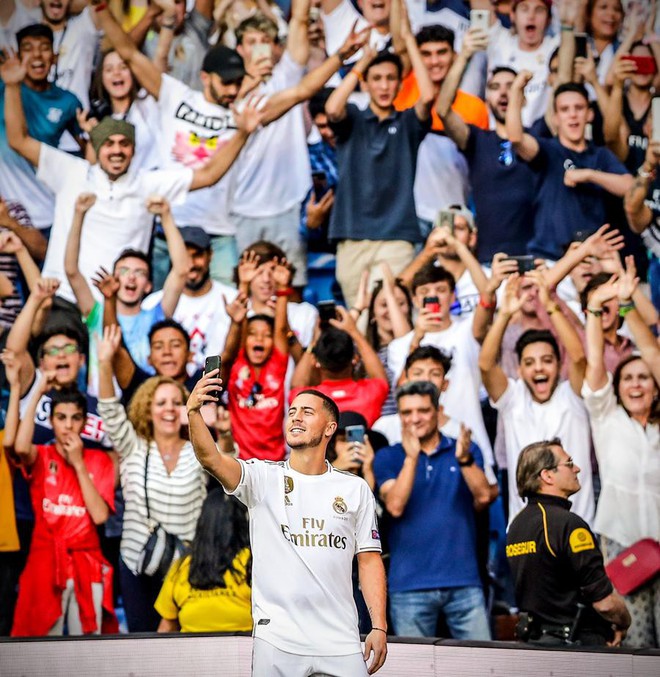 50.000 CĐV nô nức tới thánh địa Bernabeu để theo dõi màn ra mắt của siêu sao Eden Hazard - cầu thủ đắt giá nhất lịch sử Real Madrid - Ảnh 3.