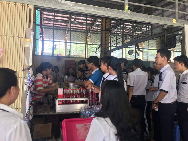 Tri ân học sinh khối 12, canteen trường cấp 3 Tiền Giang chiêu đãi trà chanh miễn phí 3 ngày khiến dân mạng ganh tỵ không hết - Ảnh 4.