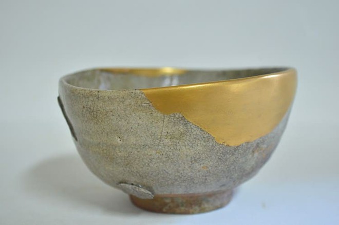 Kintsugi: Nghệ thuật dùng vàng ròng hàn gắn gốm vỡ và triết lý cuộc sống tôn vinh vẻ đẹp từ những rạn nứt tâm hồn của người Nhật - Ảnh 5.