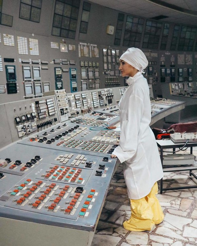 Đến vùng đất chết chóc Chernobyl chụp ảnh sau cơn sốt phim trên HBO, cô gái khiến mọi người nhức mắt vì hành động phản cảm - Ảnh 10.