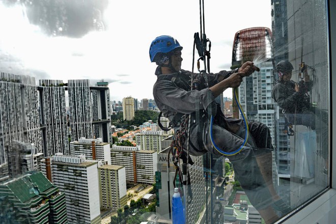 7 ngày qua ảnh: Người đàn ông cheo leo giữa tầng không lấy mật ong bên vách núi ở Trung Quốc - Ảnh 9.