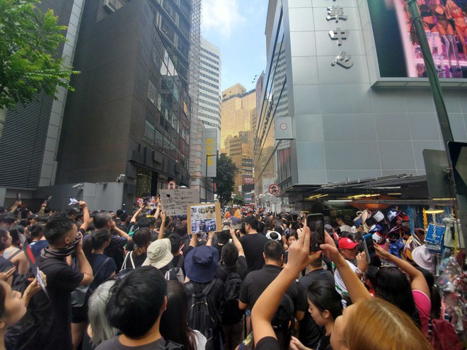 Người dân kết thúc biểu tình, trở về nhà, TT Trump có thể gặp ông Tập bàn về Hong Kong - Ảnh 41.