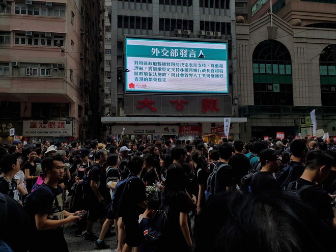 Người dân kết thúc biểu tình, trở về nhà, TT Trump có thể gặp ông Tập bàn về Hong Kong - Ảnh 34.