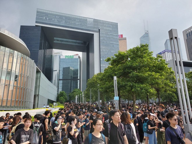 Người dân kết thúc biểu tình, trở về nhà, TT Trump có thể gặp ông Tập bàn về Hong Kong - Ảnh 23.