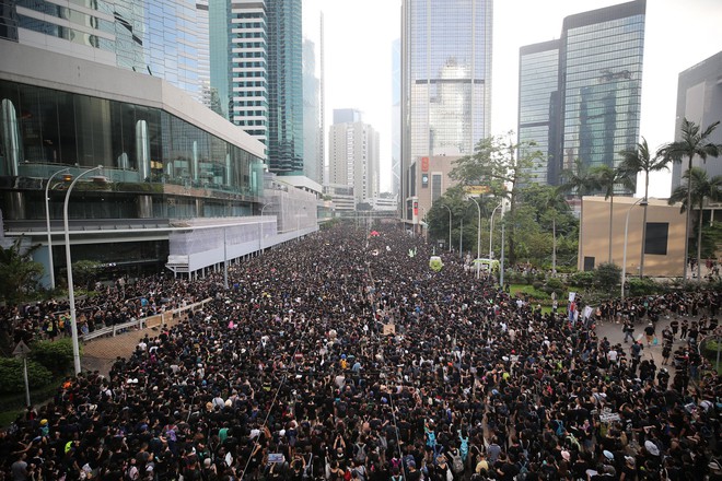Người dân kết thúc biểu tình, trở về nhà, TT Trump có thể gặp ông Tập bàn về Hong Kong - Ảnh 14.
