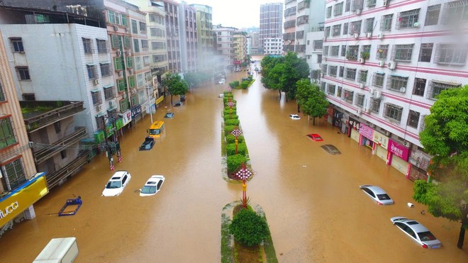 24h qua ảnh: Dòng người biểu tình phủ kín đường phố Hong Kong - Ảnh 5.