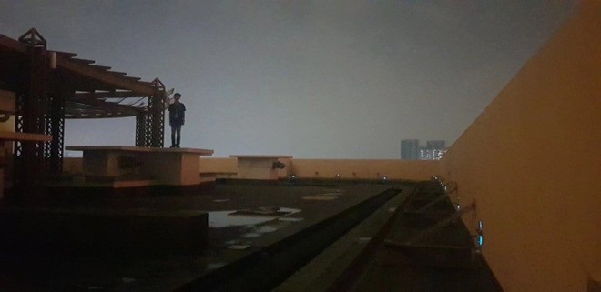 Xôn xao người đàn ông đứng trên sân thượng sắp nhảy lầu tự tử nhưng câu chuyện đằng sau lại hoàn toàn không như mọi người nghĩ - Ảnh 3.