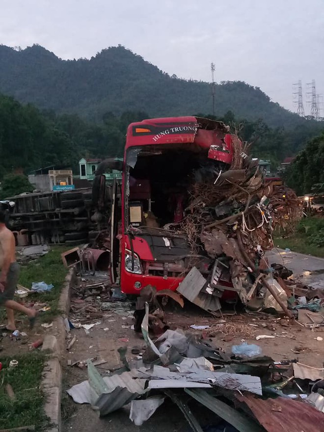 Tai nạn thảm khốc ở Hoà Bình: Yêu cầu xem xét trách nhiệm chủ xe khách - Ảnh 2.