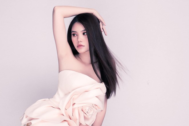 Chân dung Hoa hậu Việt lộ ảnh thân mật với cầu thủ ngoại hạng Anh nổi tiếng giá 450 tỷ - Ảnh 11.