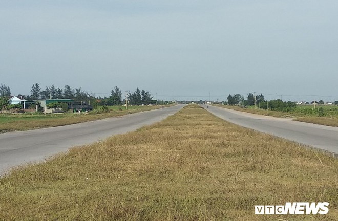 Cận cảnh dự án đường nghìn tỷ đồng dang dở, bỏ hoang, trở thành nơi chăn bò ở Nghệ An - Ảnh 2.