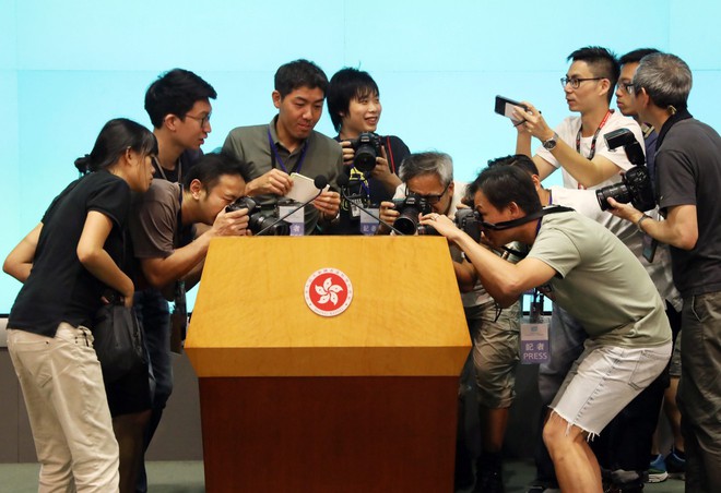 Lãnh đạo Hong Kong mở họp báo xin lỗi người dân: Dự luật dẫn độ được đưa ra với mục đích tốt - Ảnh 6.
