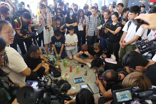 Lãnh đạo Hong Kong mở họp báo xin lỗi người dân: Dự luật dẫn độ được đưa ra với mục đích tốt - Ảnh 3.