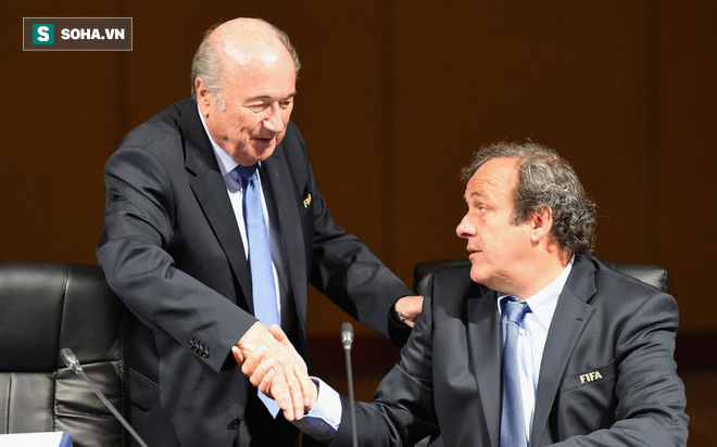 Platini: Con đường vinh quang bắt đầu bằng đòn bẩn khiến Beckenbauer lắc đầu cay đắng - Ảnh 1.