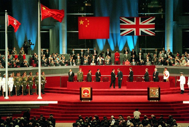 Ôn hòa trước bão biểu tình ở Hồng Kông, TQ đi bước lùi sách lược trong quan hệ với Mỹ - Ảnh 1.