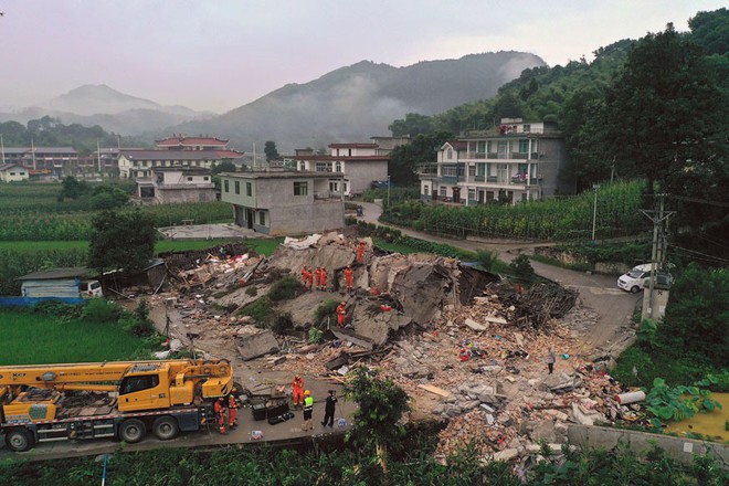 Hiện trường vụ động đất tại Trung Quốc khiến ít nhất 12 người chết - Ảnh 7.