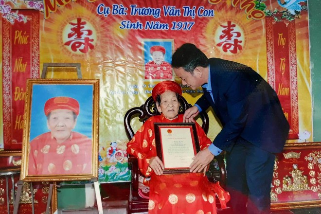 Cụ bà Quảng Trị 102 tuổi có 12 người con, 176 cháu nội ngoại - Ảnh 1.