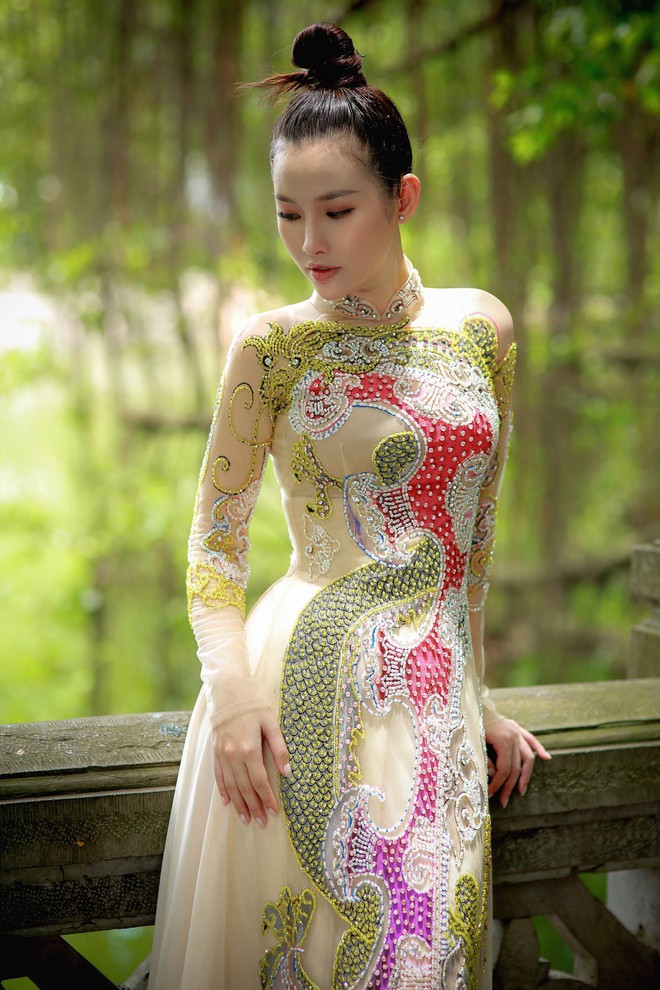 Á hậu Thanh Trang sang trọng, quý phái trong bộ sưu tập áo dài của NTK Tommy Nguyễn - Ảnh 8.