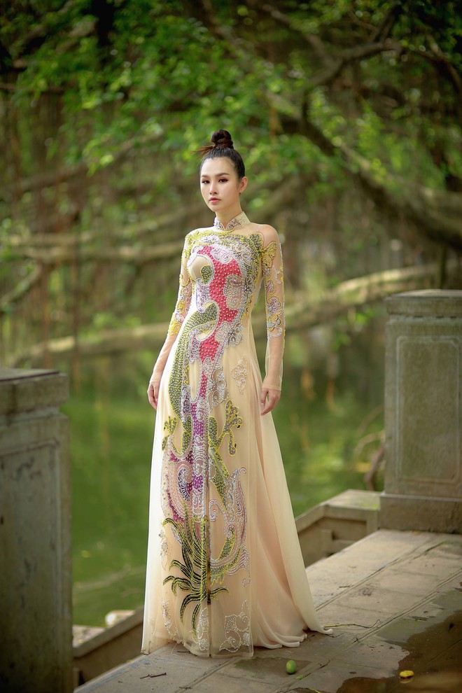 Á hậu Thanh Trang sang trọng, quý phái trong bộ sưu tập áo dài của NTK Tommy Nguyễn - Ảnh 6.